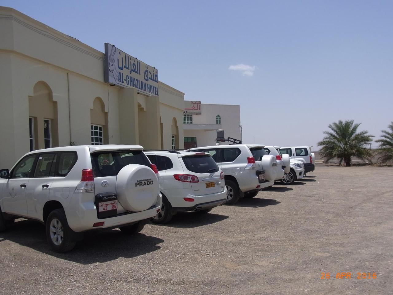 Al Ghazlan Hotel Sinaw Ruddah Exteriör bild