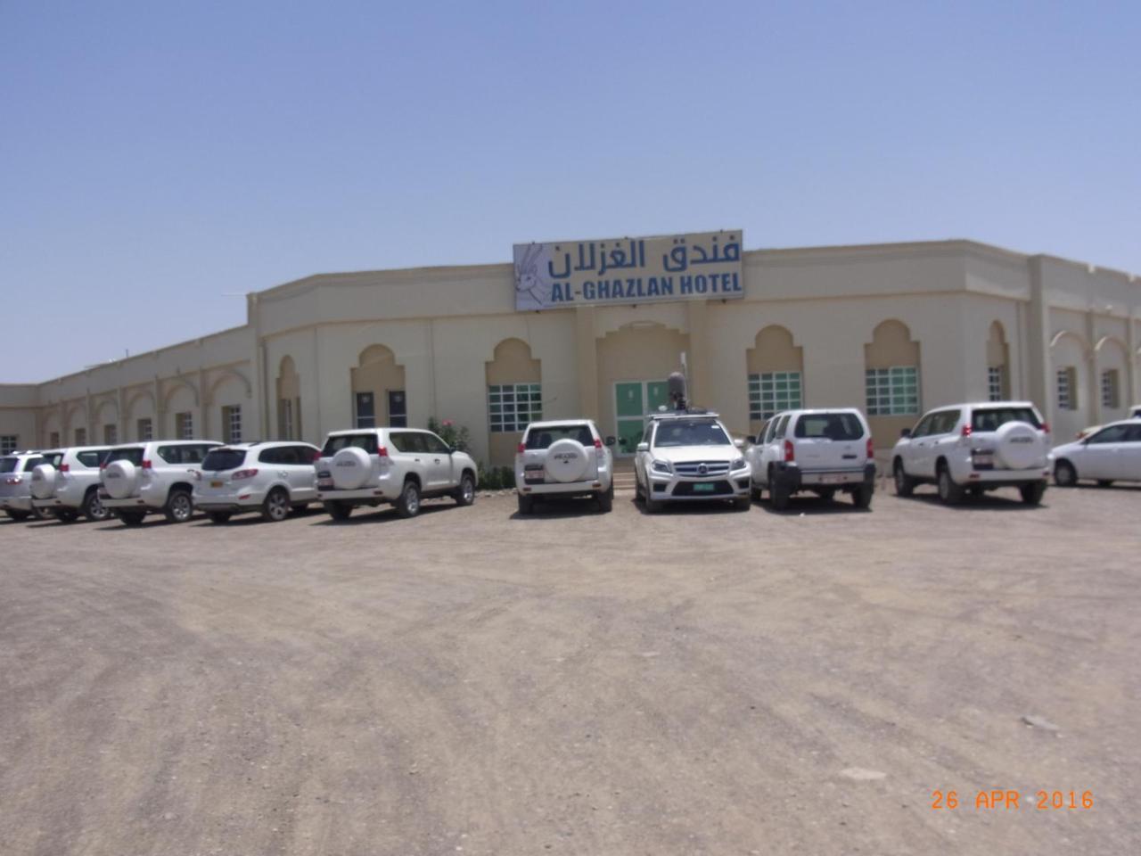 Al Ghazlan Hotel Sinaw Ruddah Exteriör bild