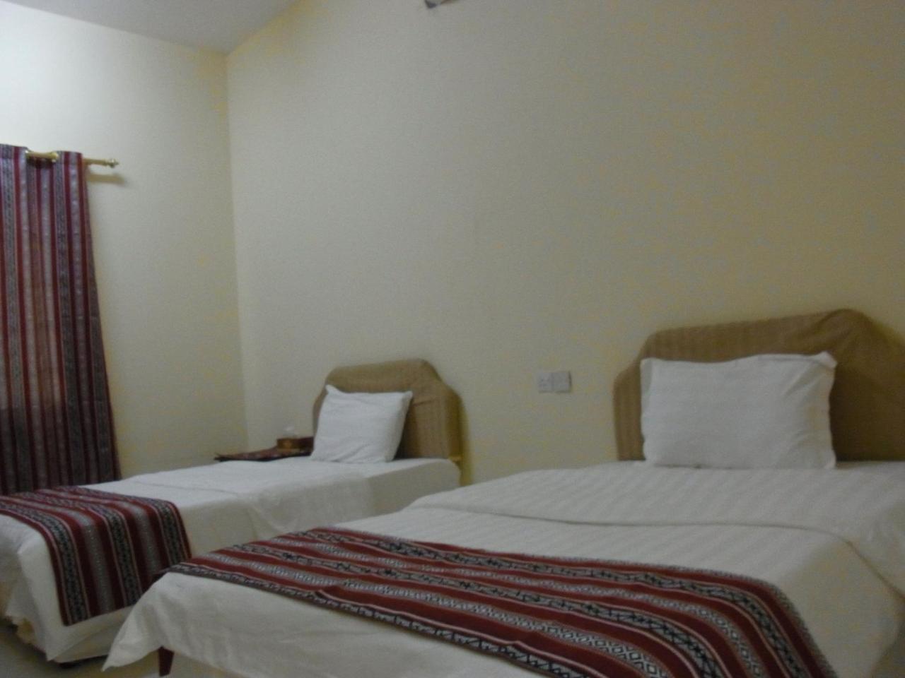 Al Ghazlan Hotel Sinaw Ruddah Exteriör bild